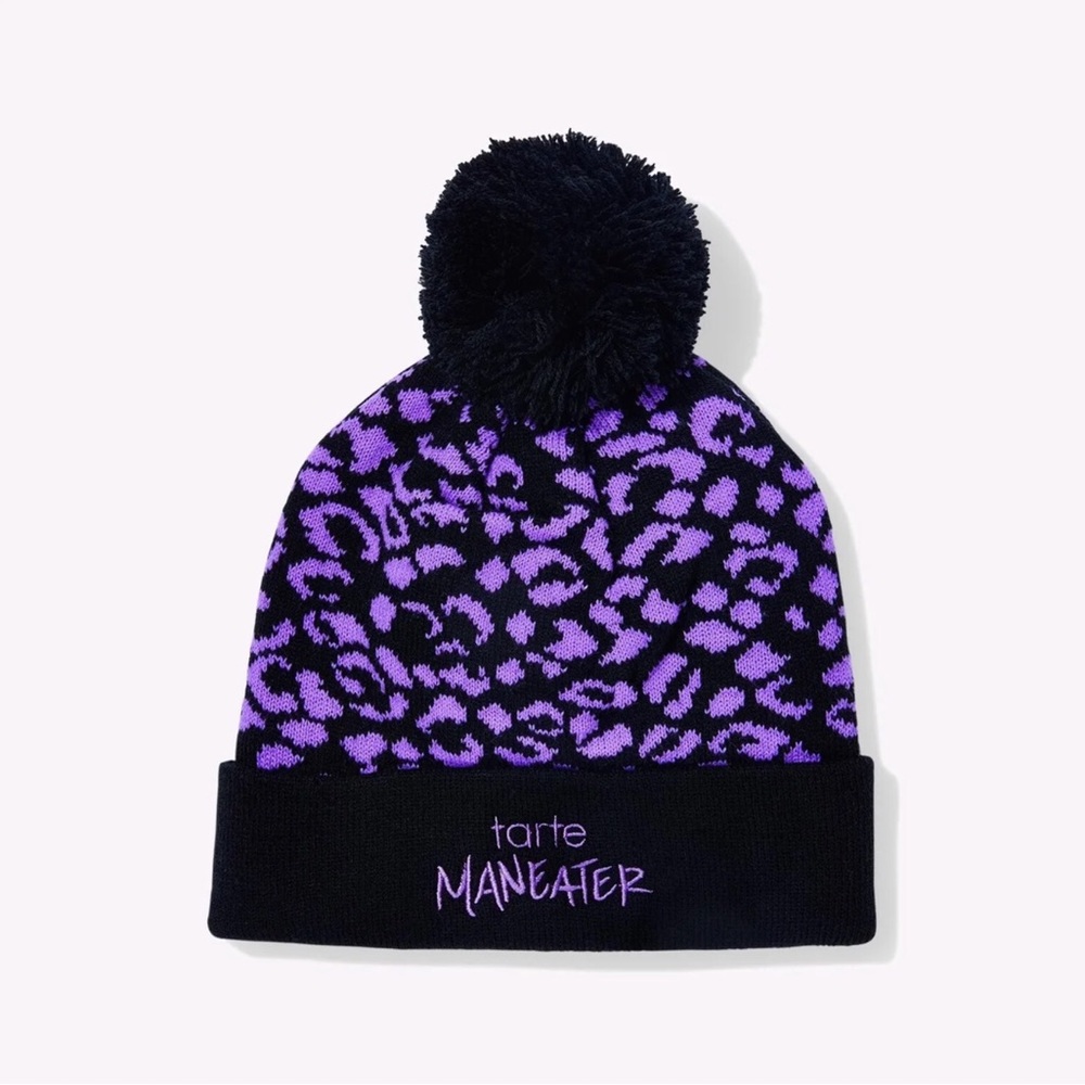 Tarte Maneater Knit Cap Hat Beanie With Fluff Ball (Rare) with Lipstick - Picture 3 of 4